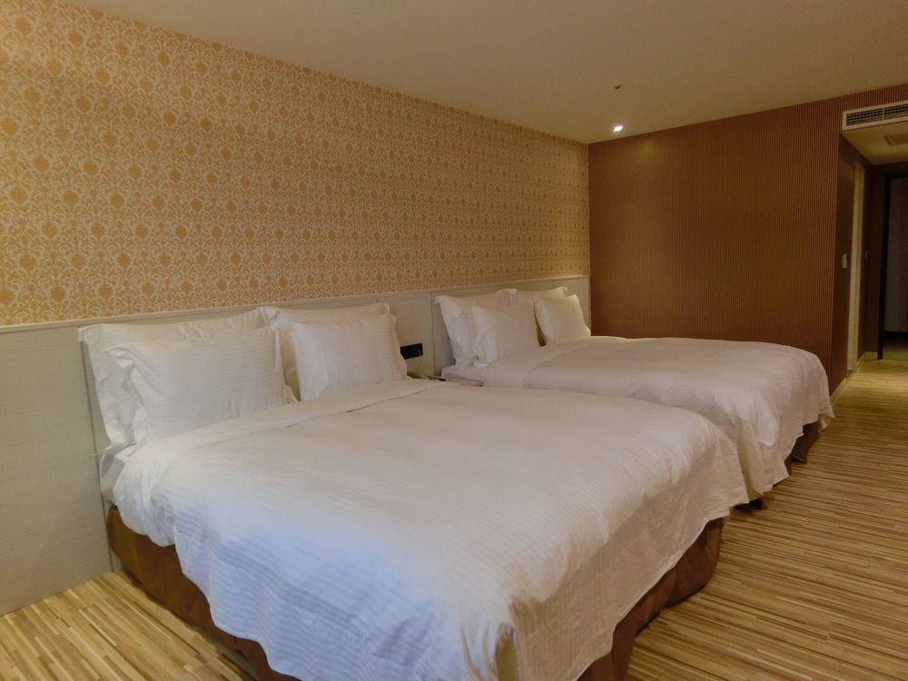 Wemeet Hotel Pingtung Exterior foto